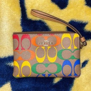 Coach Corner Zip Wristlet in Rainbow Signature Canvas NEW Pride 🌈.